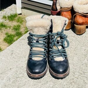 Freebird by Steven Norway Blue Women's Shearling-Lined Lace-Up combat boots EUC